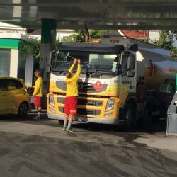 SURF LIFE SAVING LOOK AFTER FUEL CUSTOMERS IN TARANAKI